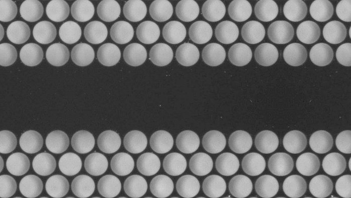 CST simulation of a substrateless terahertz waveguide