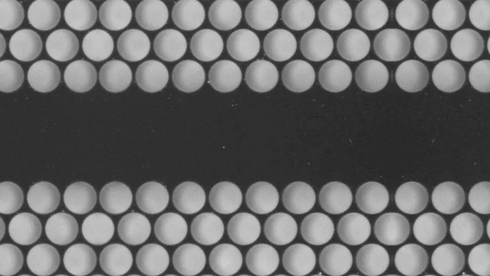 CST simulation of a substrateless terahertz waveguide